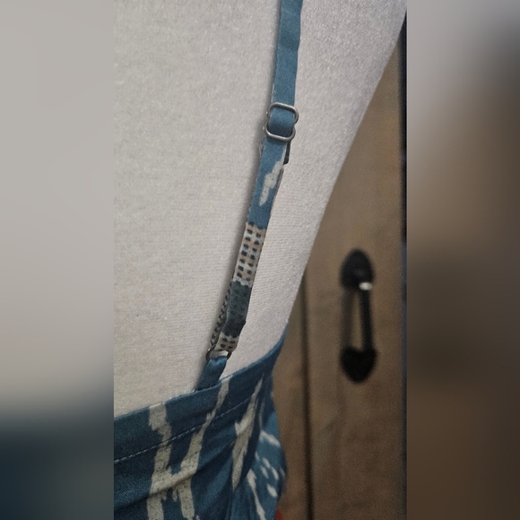 CHASER Ikat Printed Boho Cropped Cami Top In Blue/white. Size XS - Picture 9 of 10